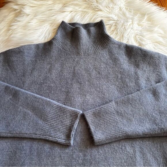 TRUTH Lavender Mock Neck Sweater Size Medium - Picture 4 of 6